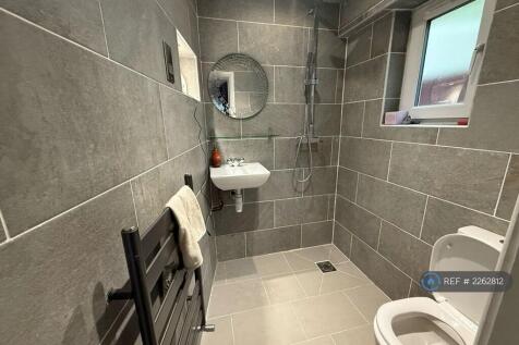 Bath Shower - Ground Floor