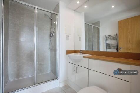 Master Bedroom En-Suite Bathroom