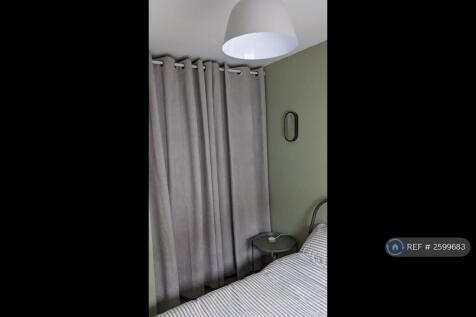 Wardrobe In Small Room 