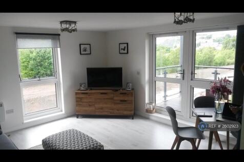 Lounge (Furniture Not Included)