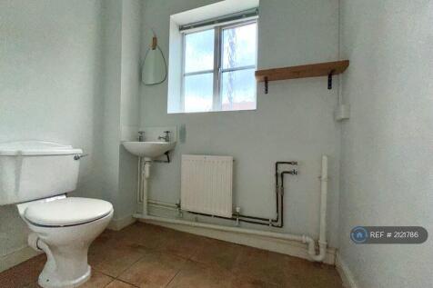 Utility Room &amp; Toilet (d/s)
