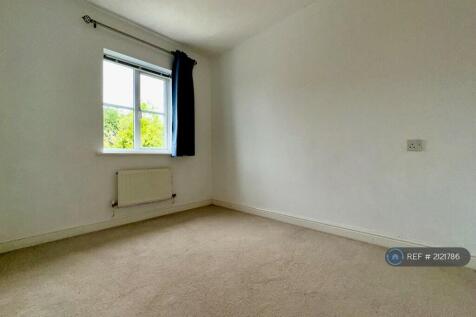 Middle Bedroom