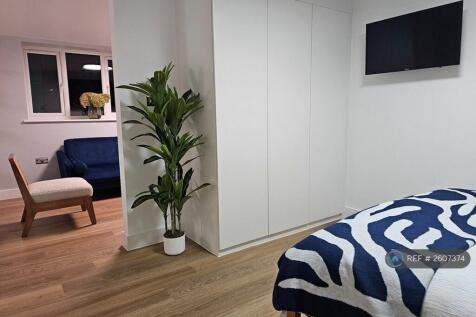 Bedroom/ Lounge