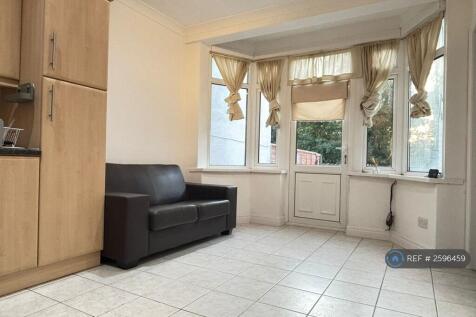 Kitchen / Lounge 2