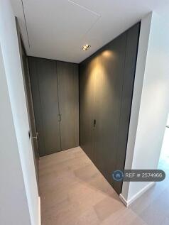 Principal Bedroom Walk-In Wardrobe