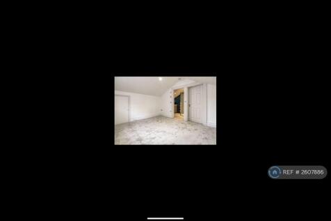 1st Floor Master Bedroom 