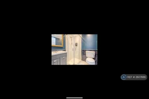 Ground Floor En-Suite Bathroom