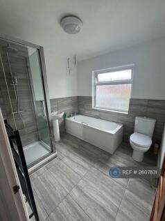 Upstairs Bathroom 