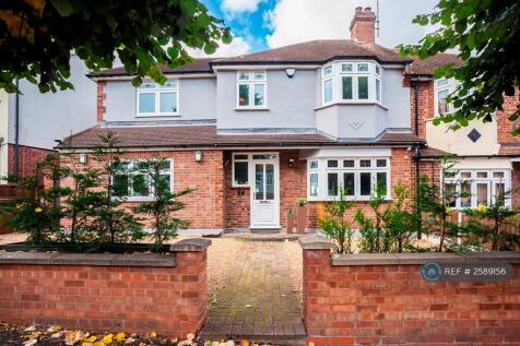 Private Front Driveway. Ample Parking Space