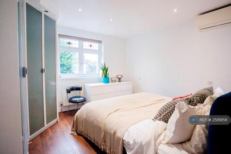Master Double Bedroom 3 Of 4-Built In Wardrobe
