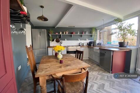 Kitchen/Dining Area