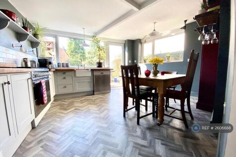 Kitchen/Dining Area