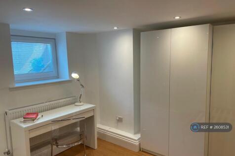 Bedroom 1 Desk/Wardrobes