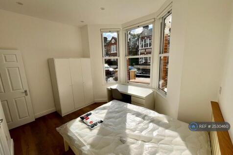 Ensuite Bedroom With High Ceilings
