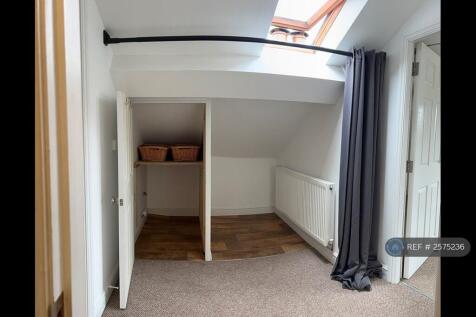 Landing / Laundry Cupboard