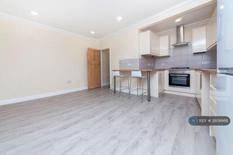Beautiful Spacious Living Room