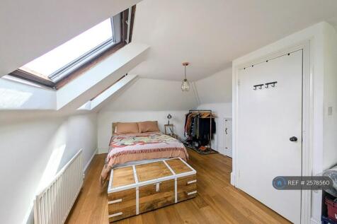 Bedroom 2 (Third Floor)