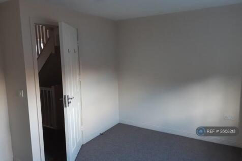 1st Floor Double Bedroom (Back)