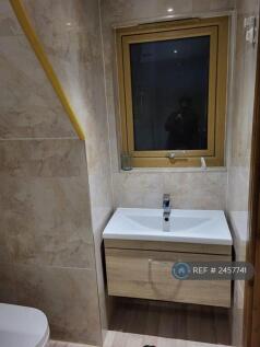 Newly Refurbished En-Suite Bathroom
