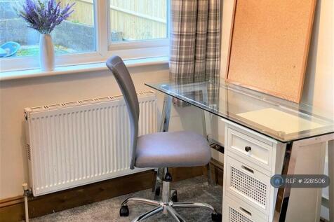 Desk/Study Area