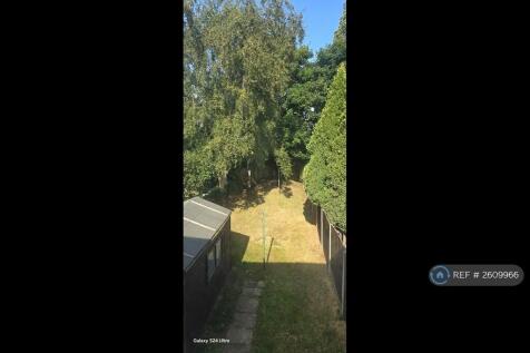 Large Garden. External Rear. 