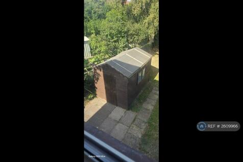 Large Garden. External Rear. 