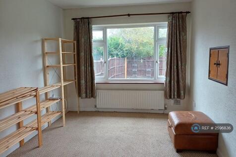 Through Lounge (Looking To Rear)