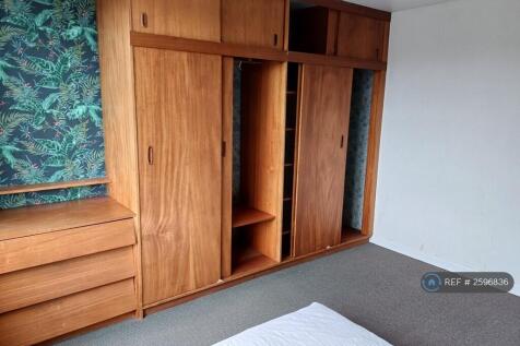 Main Bedroom (Front)