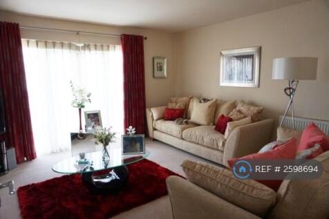 Spacious Lounge / Living Room