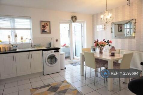 Spacious Beautiful Kitchen With Dining Space