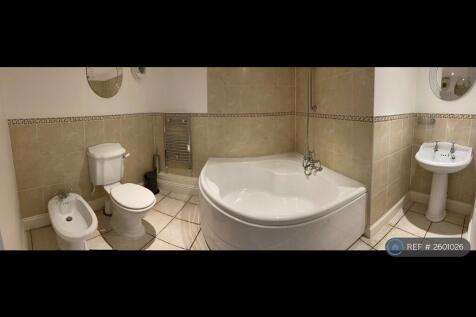 En-Suite Bathroom 