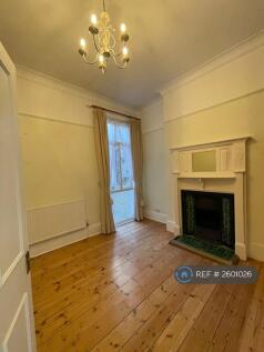 Second Bedroom Has Wooden Floors &amp; Fireplace 