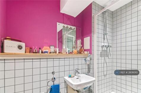 Ensuite (Bedroom 2)