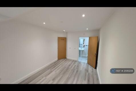 Master Bedroom With En-Suite