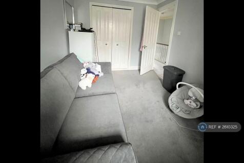 Bedroom 1 With Wardrobe