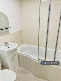 Bath With Shower Over Bath Clean And Modern 