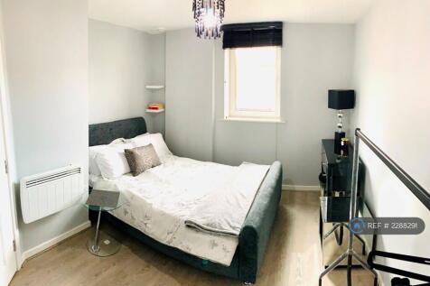 Double Size Bedroom