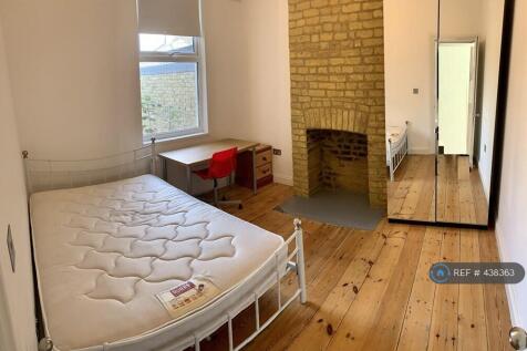 Double Bedroom Ground Floor Facing Rear Garden
