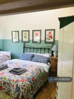 4th Bedroom - Kingsize Bed. Downstairs