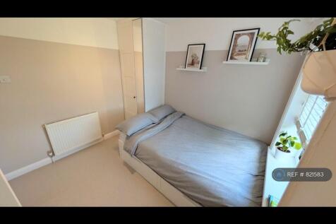 Bedroom 2 - Pic 2