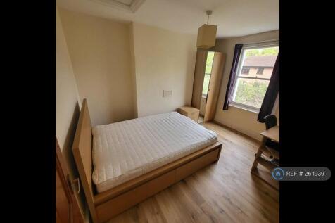 Large Bedroom 1