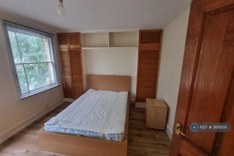Large Bedroom 2a