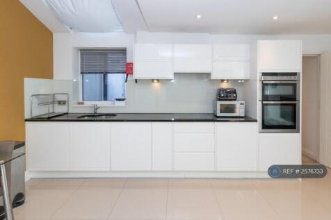 High Spec Kitchen - d/w; f/f; m-Wave; Double Oven
