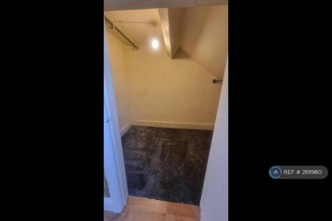Walk In Wardrobe Bedroom 1
