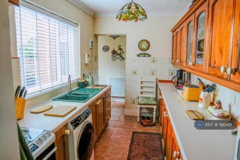 Galley Kitchen With Units, Cooker Space