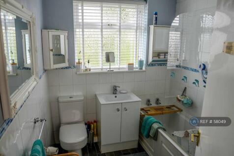 Modern 3-Piece Suite With Shower Over Bath.