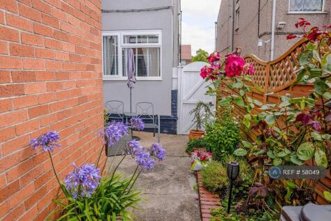 Side View Of The Back Garden