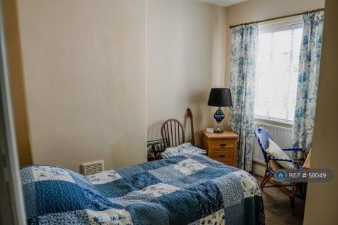 Middle Double Bedroom