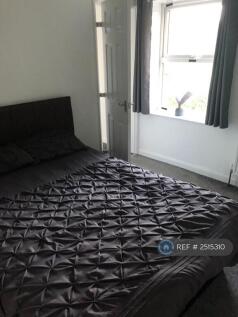 End Bedroom Double/King Size Pic 1