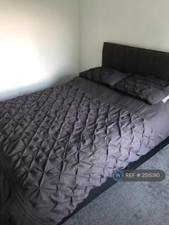 End Bedroom Double/King Size Pic 2